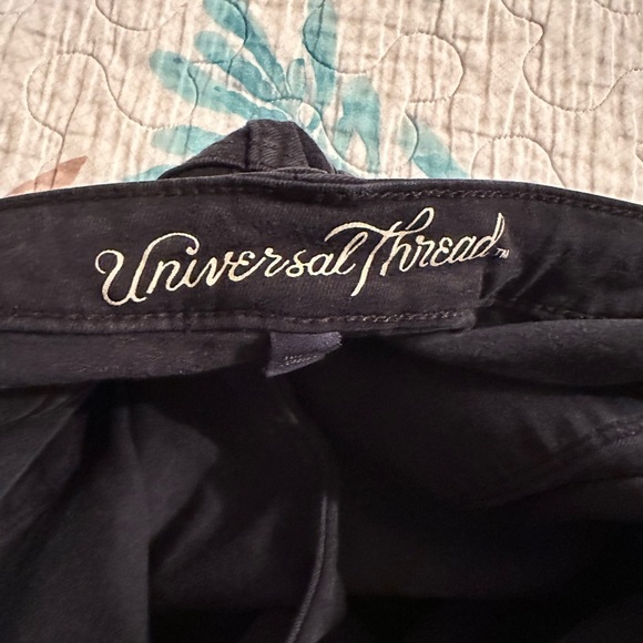 Universal Thread - Picture 5 of 9
